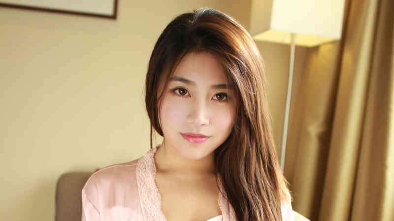 中学老师跳10多米高桥救轻生女 获得鲜花、证书及慰问金
