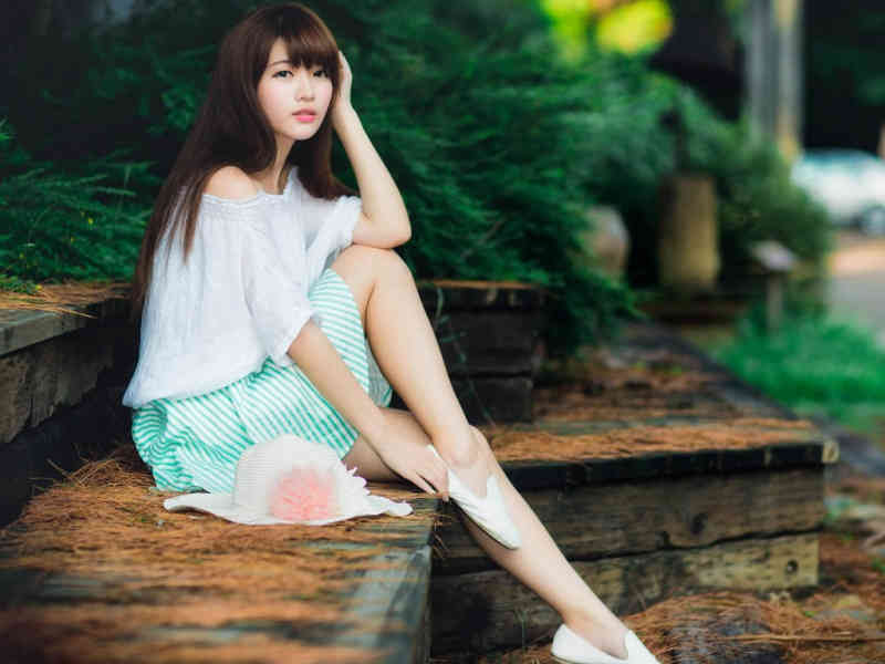 马戏团狮子表演时欲出逃 观众被吓跑 随后狮子被控制