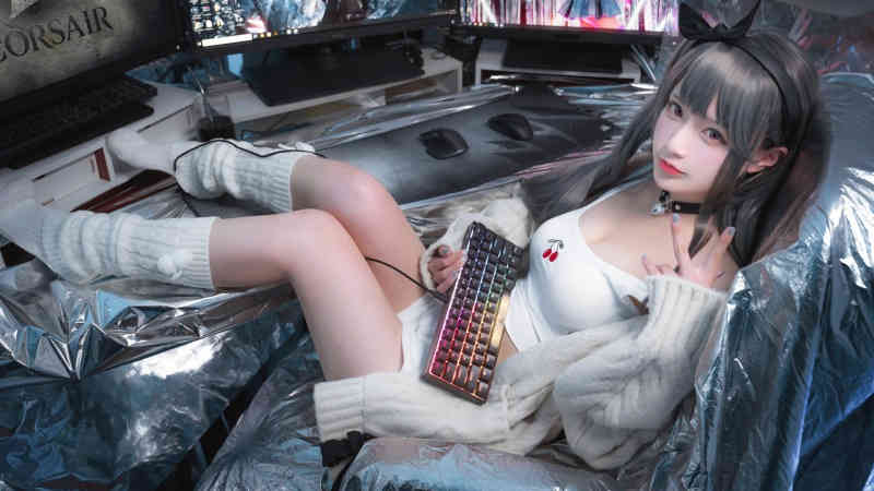 不顾劝阻女子跳崖 [快讯]